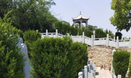 鳳棲山墓園名人