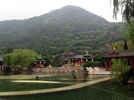 西安市臨潼區斜口街道辦張鐵村驪山墓園