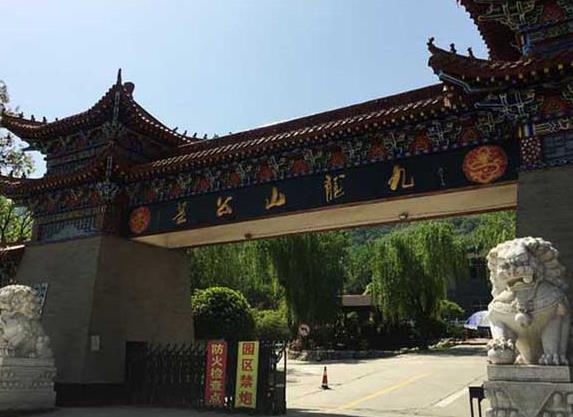 西安戶縣石井鄉(xiāng)潭峪村九龍山公墓萬(wàn)起