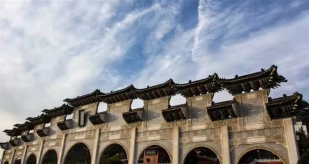 西安灞橋區灞橋鄉毛西村灞陵墓園.萬起