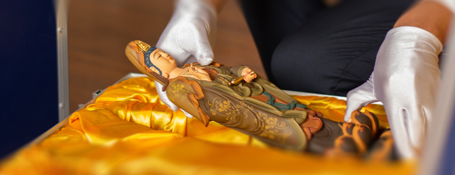 隨葬品在傳統(tǒng)葬禮中標(biāo)志墓主的身份、地位