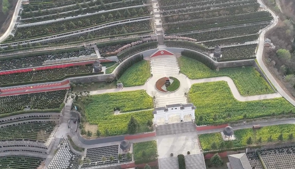 西安霸陵墓園新區提供骨灰墓位葬、草坪葬、壁葬、亭葬、樹葬等各種安葬方式